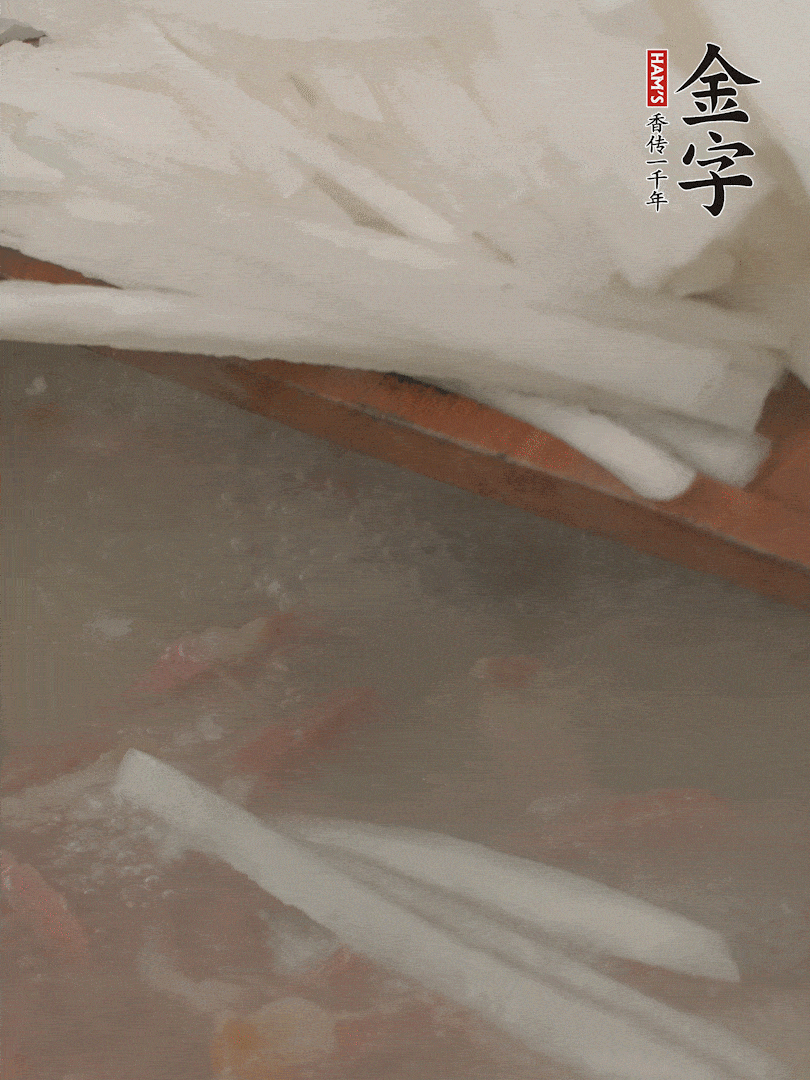 放蘿卜絲，燉5分鐘。