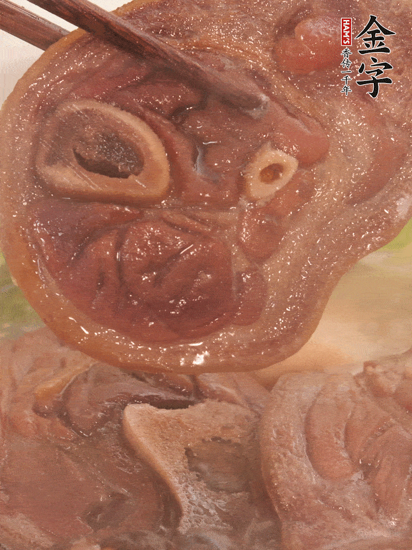 大火燒開后，調(diào)成小火燜煮30分鐘，煮至蓮藕軟糯。