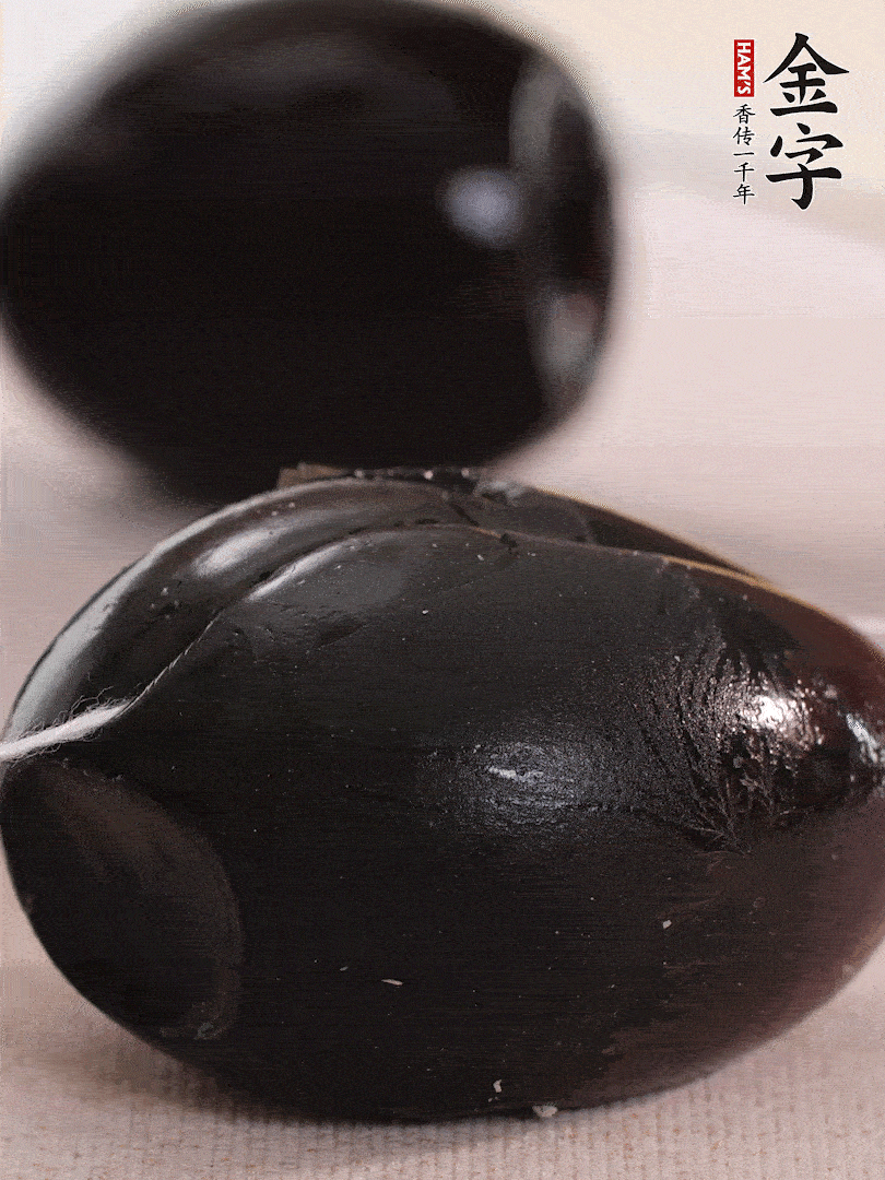 娃娃菜金針菇去跟洗凈，皮蛋改刀。