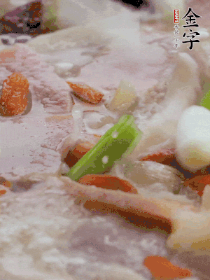 最后下枸杞、蒜白。