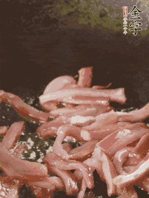 再放豌豆苗翻炒均勻。