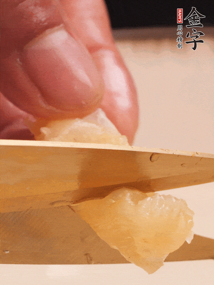 取出放入清水中，清洗表面，再剪成小段