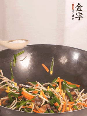 炒合菜：金字醬油肉、綠豆芽、韭菜