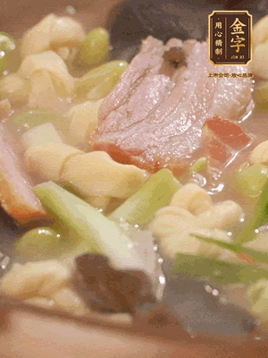 最后加一點(diǎn)蠔油、雞精調(diào)味